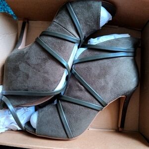 Journee Collection Heels